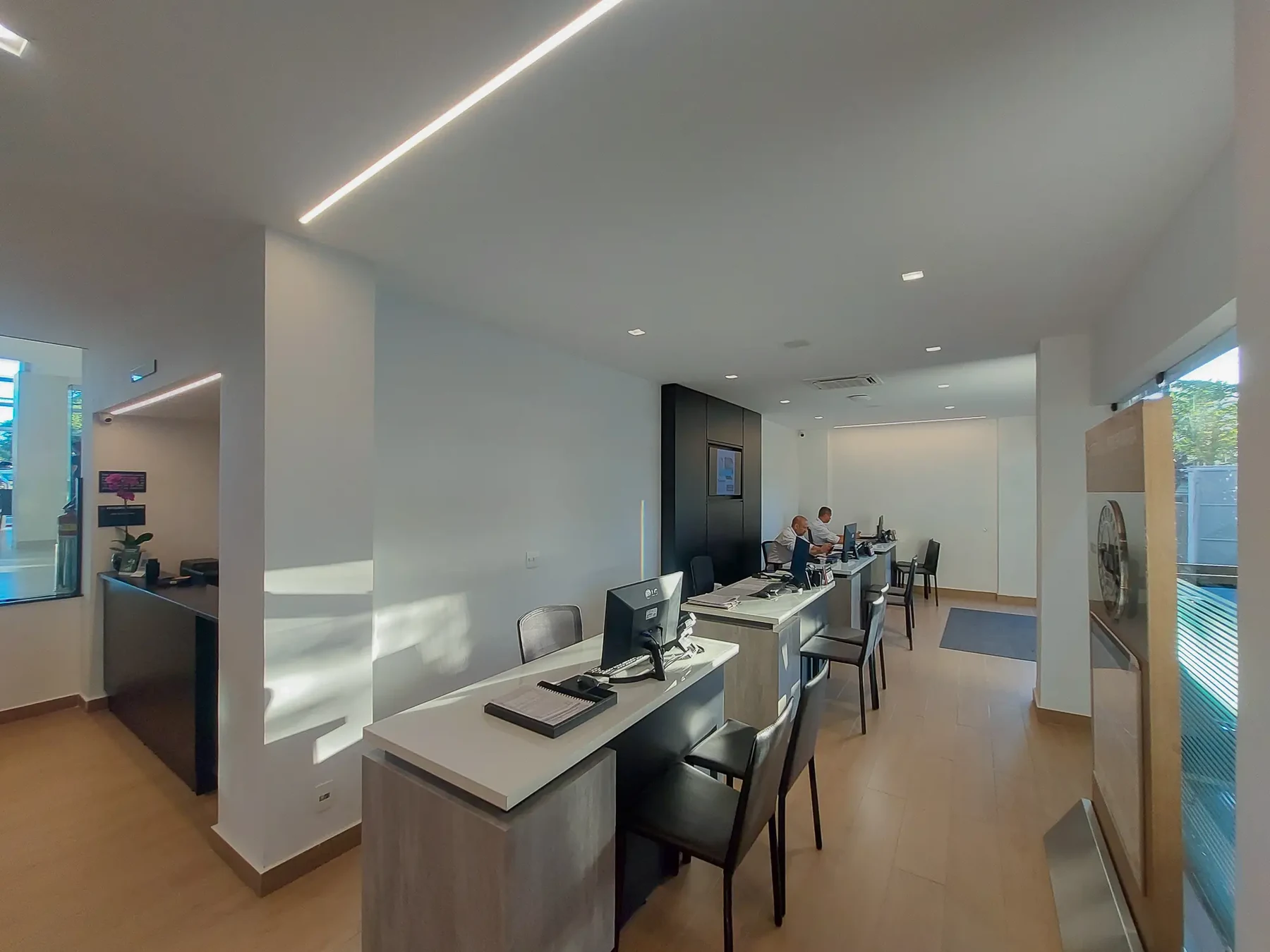 Showroom Raion Mitsubishi — detalhe