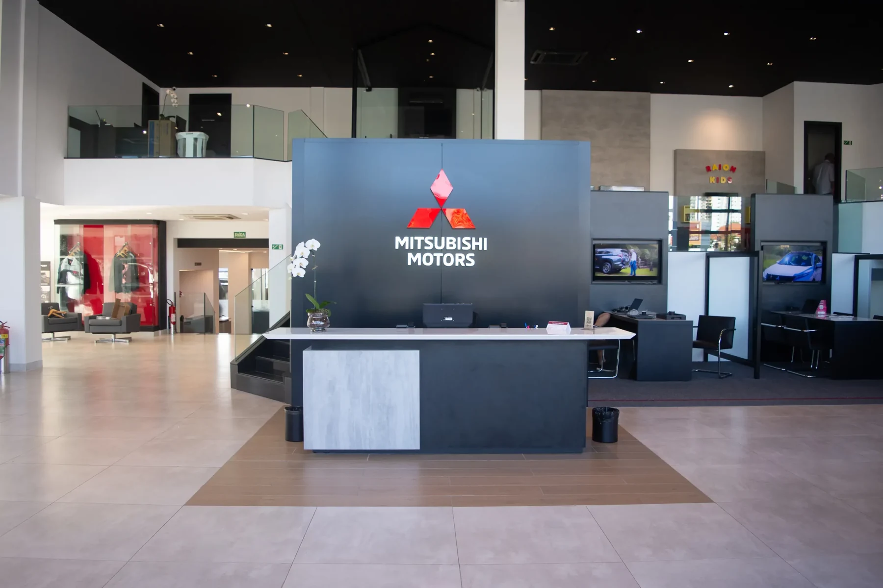 Showroom Raion Mitsubishi — atendimento
